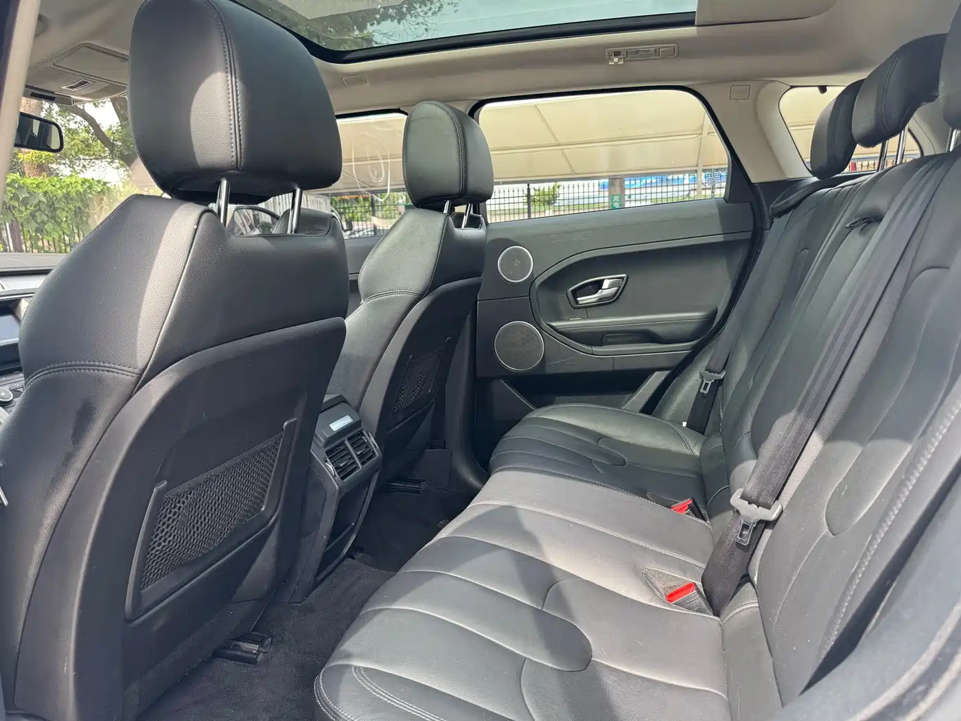 Photo 8 - Land Rover Range Rover Evoque