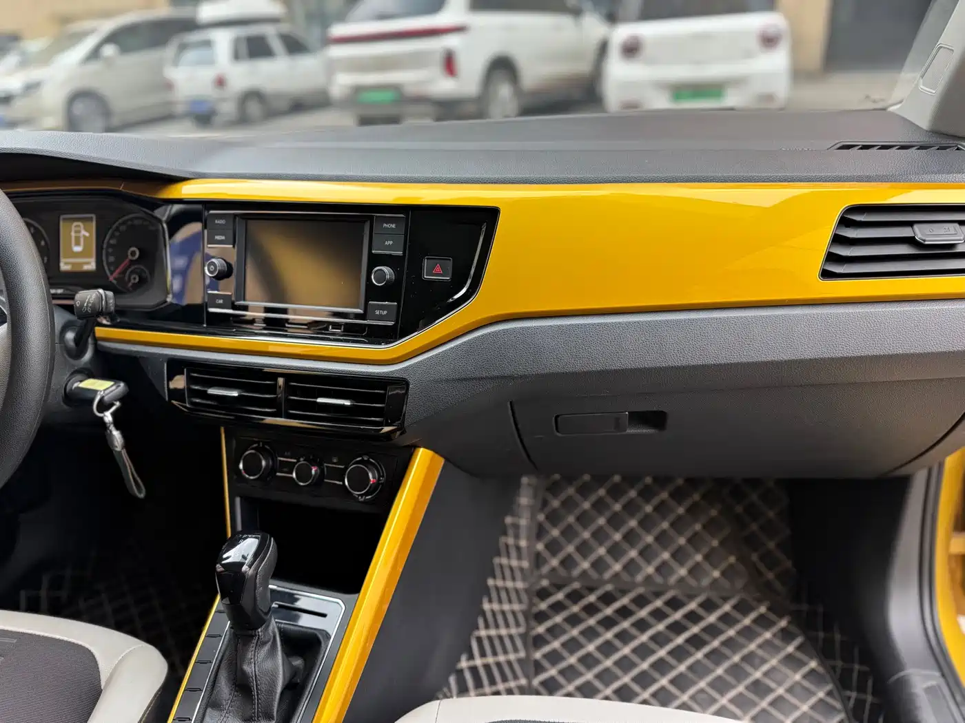 Volkswagen Polo 2019 Plus 1.5L Automatic Colorful Tech Edition фото 11