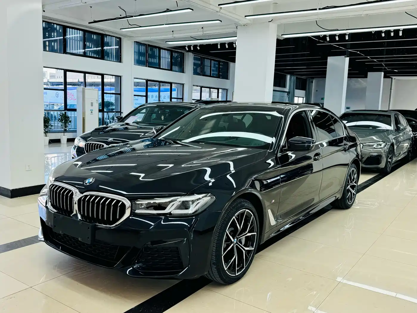 BMW 5 Series 2023 530Li Premium M Sport Package фото 2