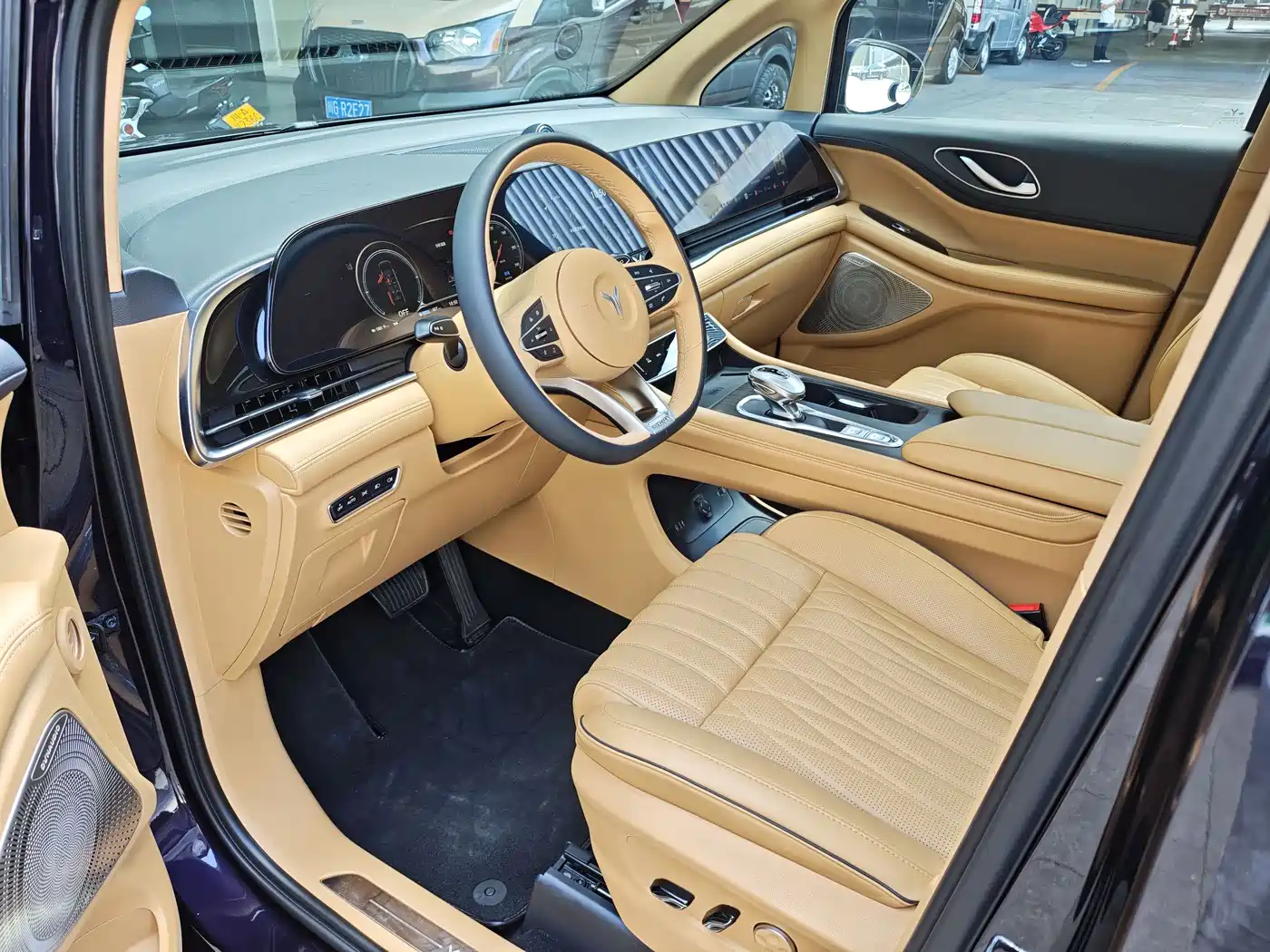 Voyah Auto Voyah Dreamer 2022 Low-carbon Dream+Smart Package фото 13