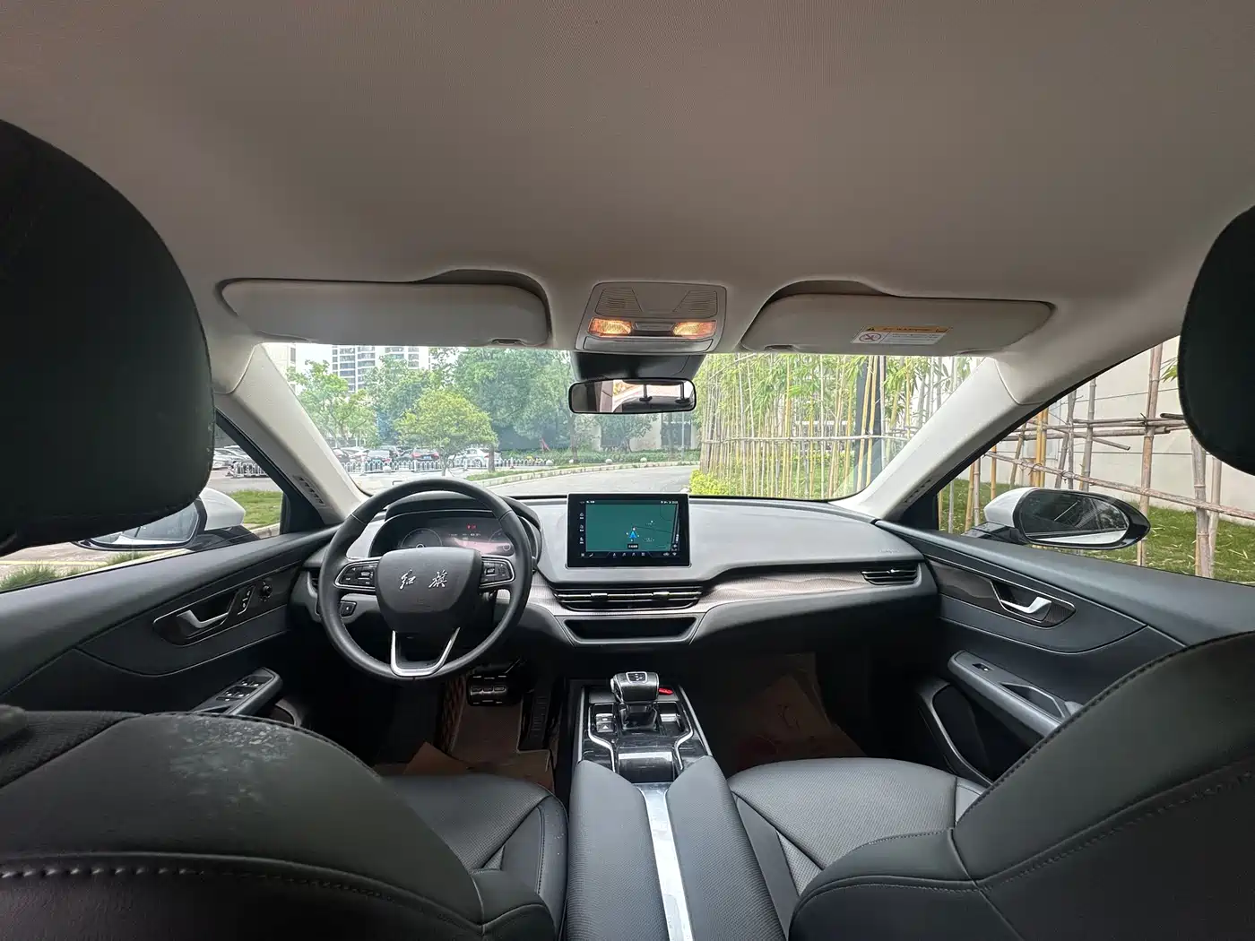 Hongqi E-QM5 2022 431km Charging Enjoyment Edition фото 6
