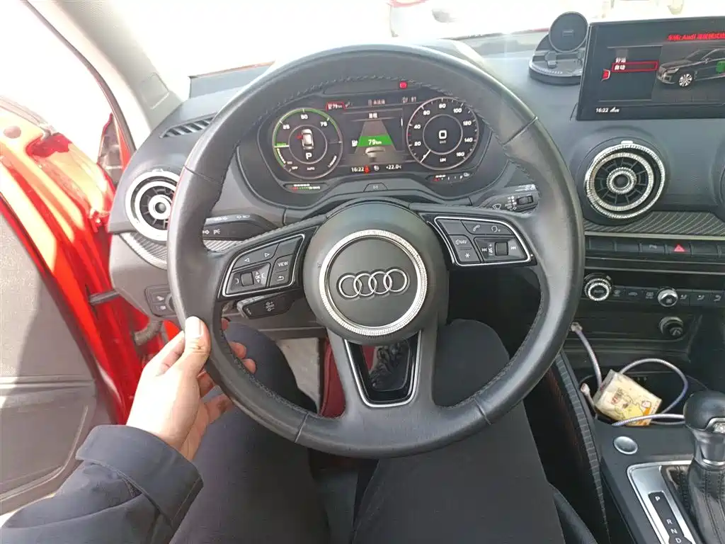 AUDI Q2L E-TRON