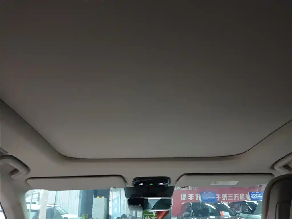 Lynk & Co 08 EM-P 2023 220km 4WD Performance Halo фото 8