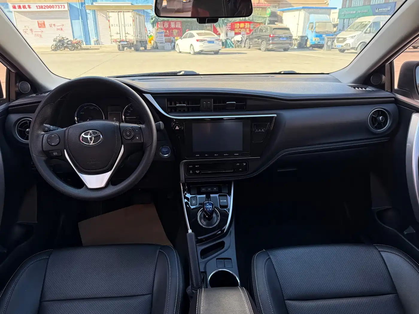 Toyota Corolla Twin Engine E+ 2019 1.8L E-CVT Leading Edition фото 14