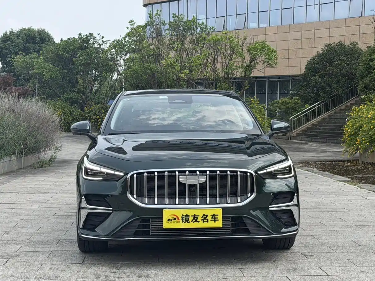 Фото 2 - Geely Emgrand