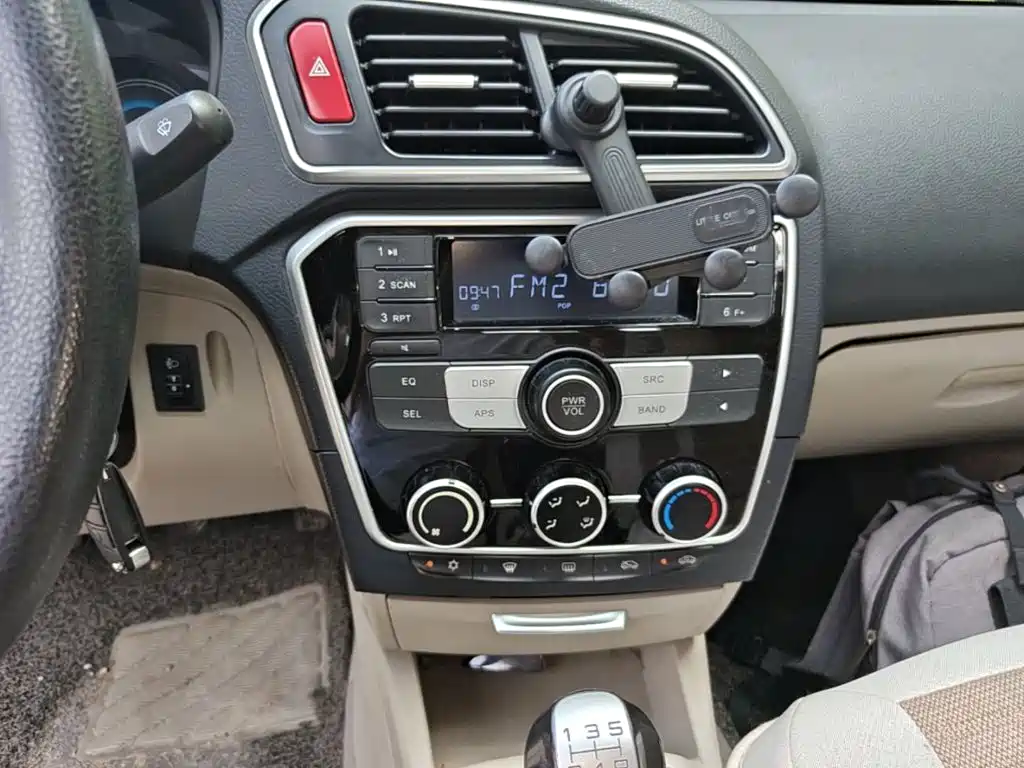 Soueast V3 Lingyue 2018 2015 1.5L Manual Happiness Edition
