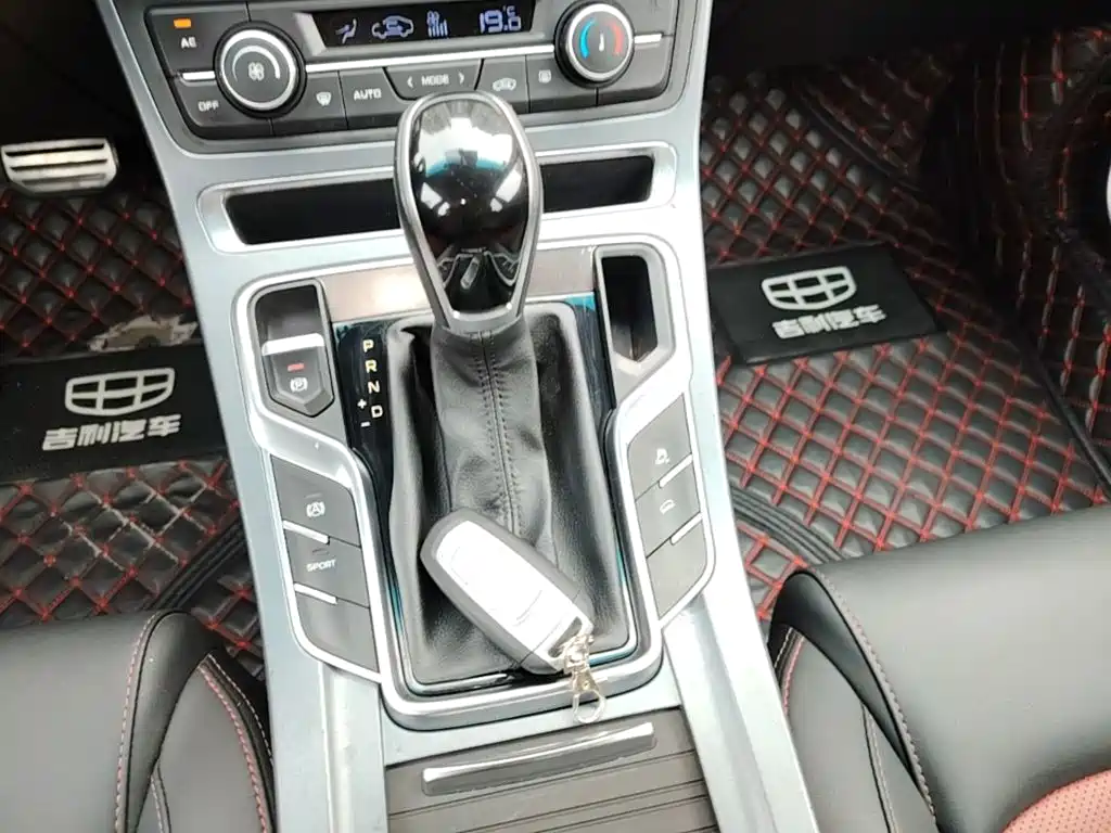 Фото 14 - Geely Vision S1
