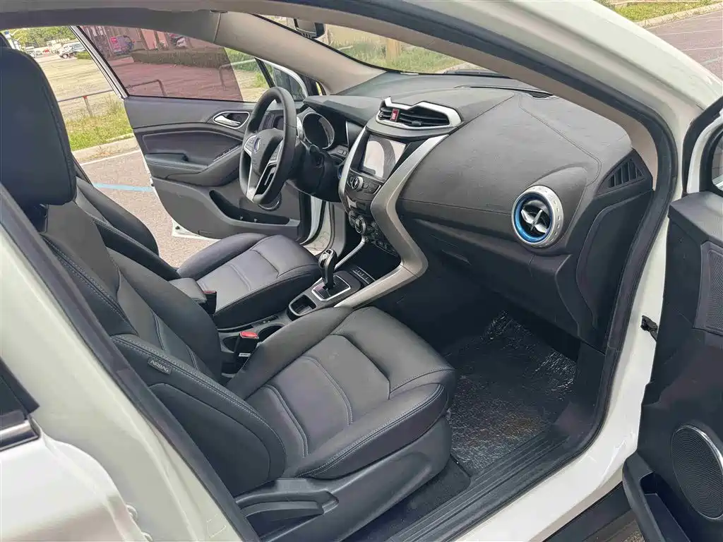 BYD Yuan New Energy 2018 EV360 Smart Connected Cool Type фото 13