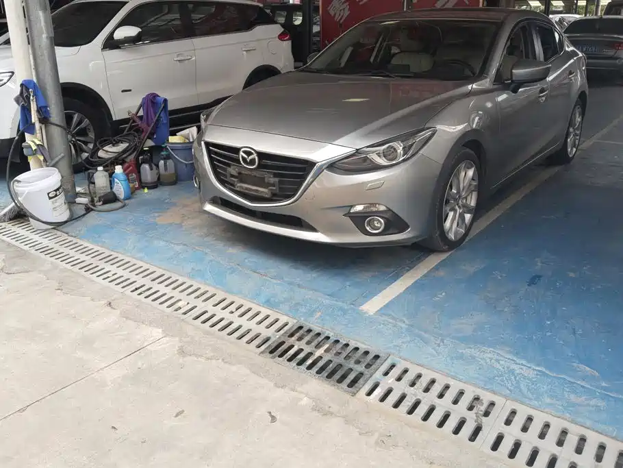 Mazda Mazda3 Axela 2014 2014 Sedan 2.0L Automatic Flagship