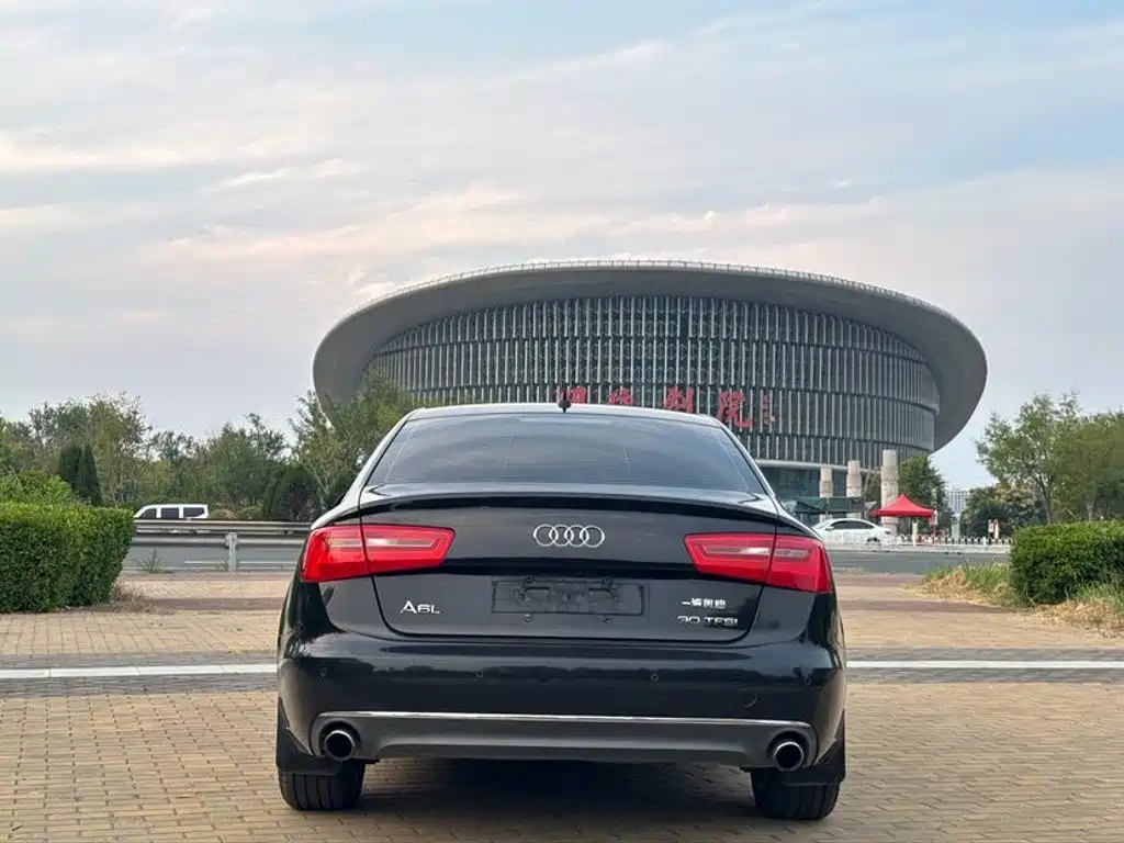 Фото 5 - Audi A6L