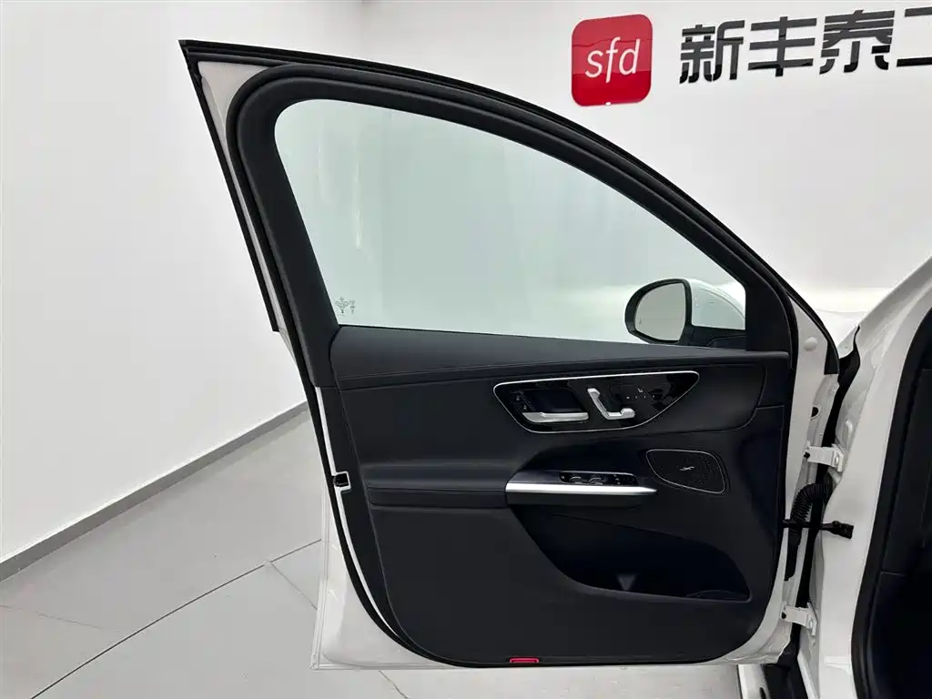 Mercedes-Benz GLC 2023 Facelift GLC 300 L 4MATIC Sport 5-Seater фото 8