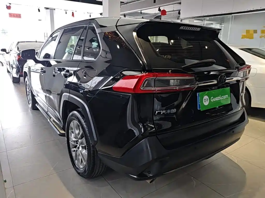 Toyota Wildlander 2023 2.0L CVT FWD LE фото 5