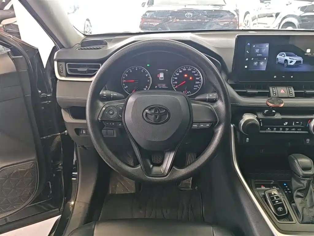 Toyota Wildlander 2023 2.0L CVT FWD LE фото 11