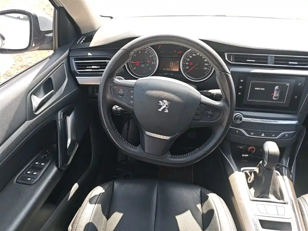 Peugeot 408 2015 Model 1.2T Automatic Luxury Edition фото 11