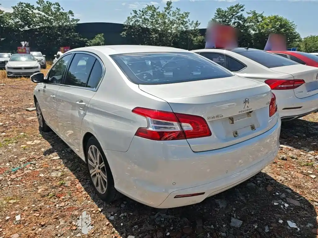 Peugeot 408 2015 Model 1.2T Automatic Luxury Edition фото 5