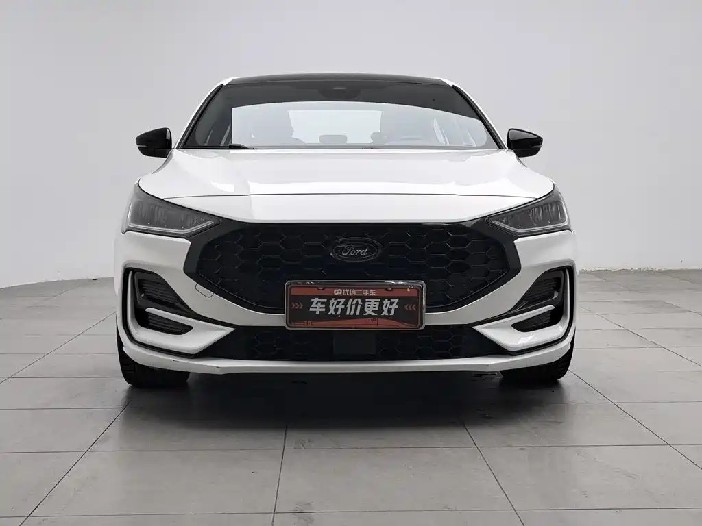 Ford Focus 2023 2022 Sedan EcoBoost 180 Automatic ST Line