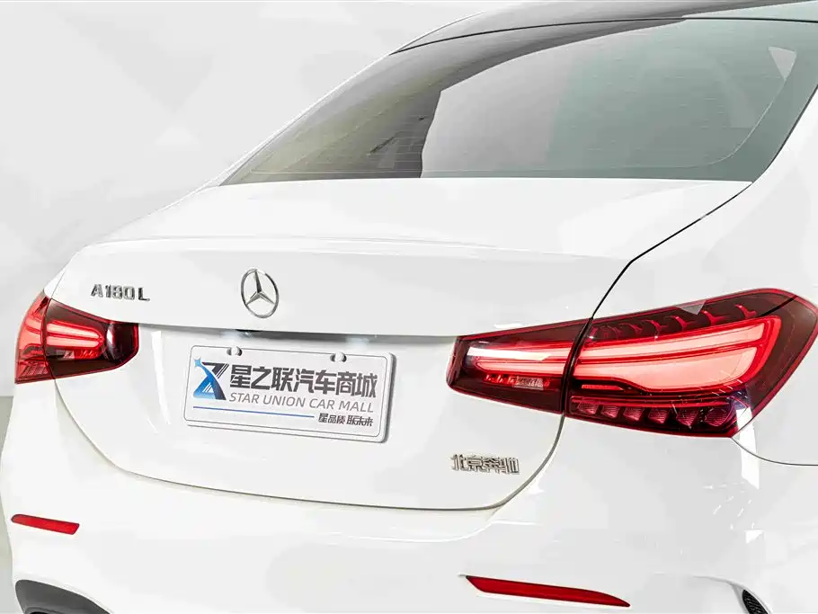 صورة 8 - Mercedes-Benz A-Class