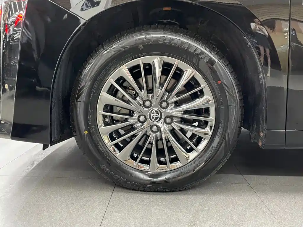 Фото 15 - Toyota Vellfire
