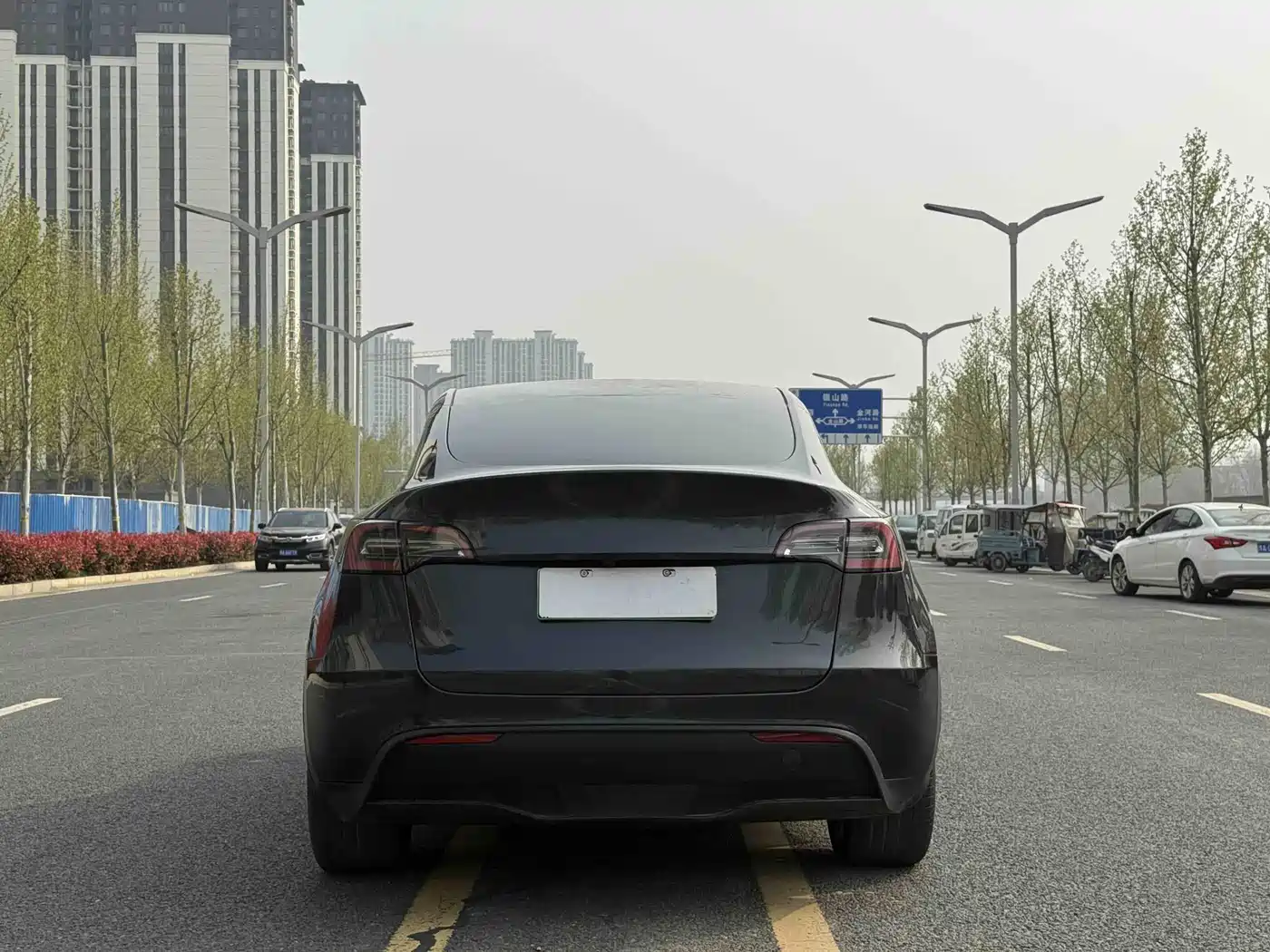 TESLA MODEL Y