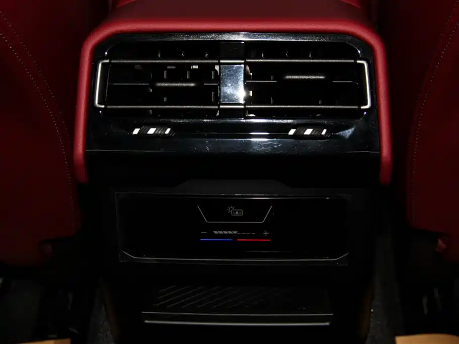 BMW 5 Series 2025 530Li Leading M Sport Package фото 25