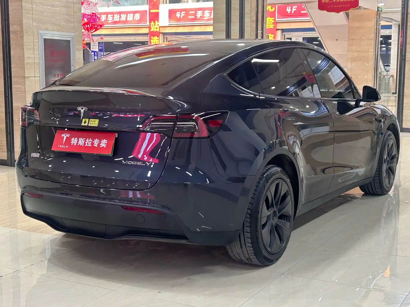 TESLA MODEL Y