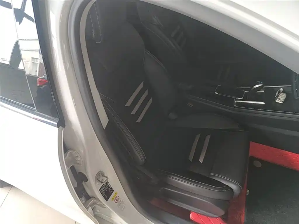 BYD Qin Pro 2019 Super Edition 1.5TI Automatic Smart Connected Feng Shang Type China VI фото 25