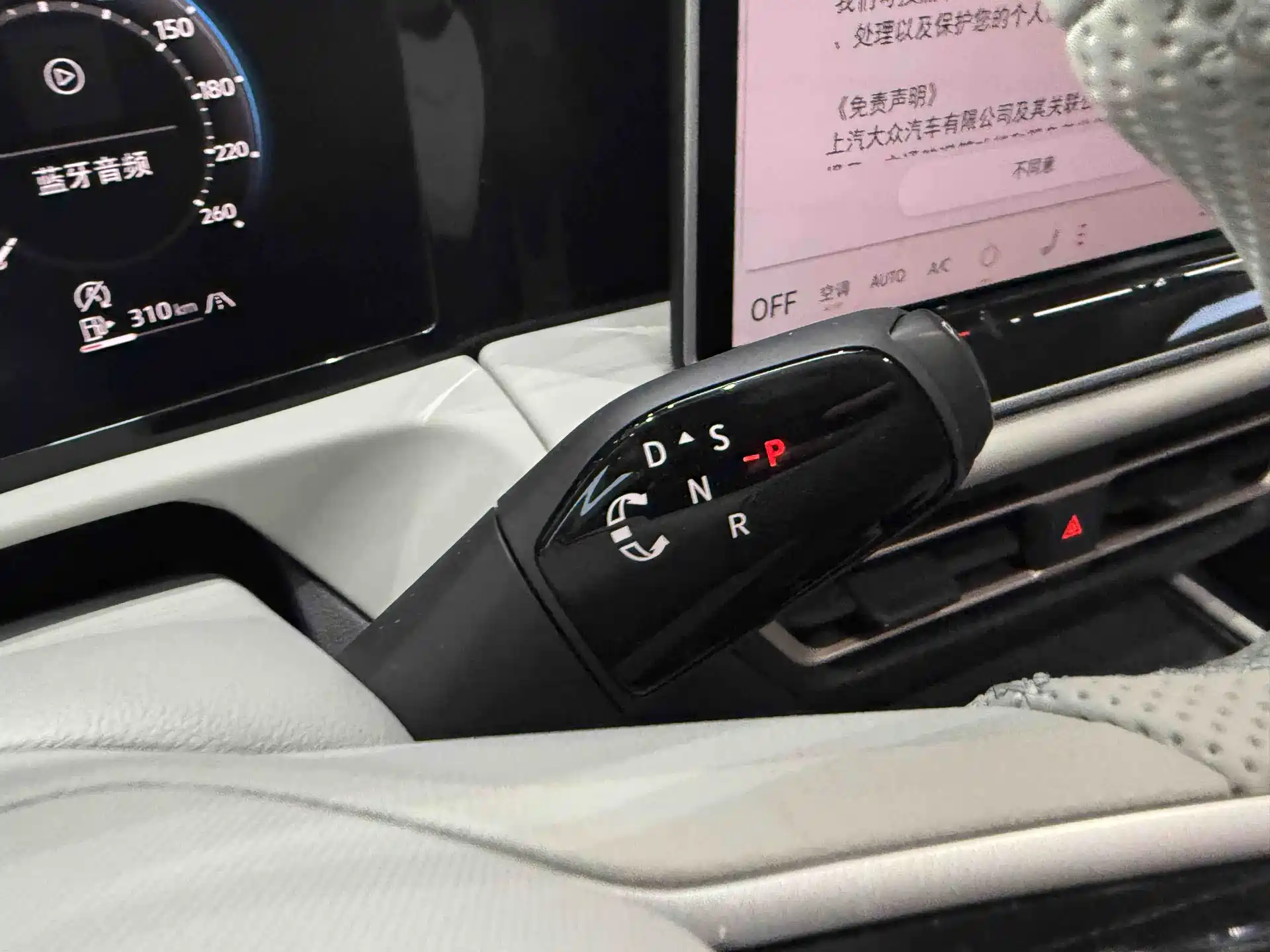 صورة 15 - Volkswagen Tiguan L