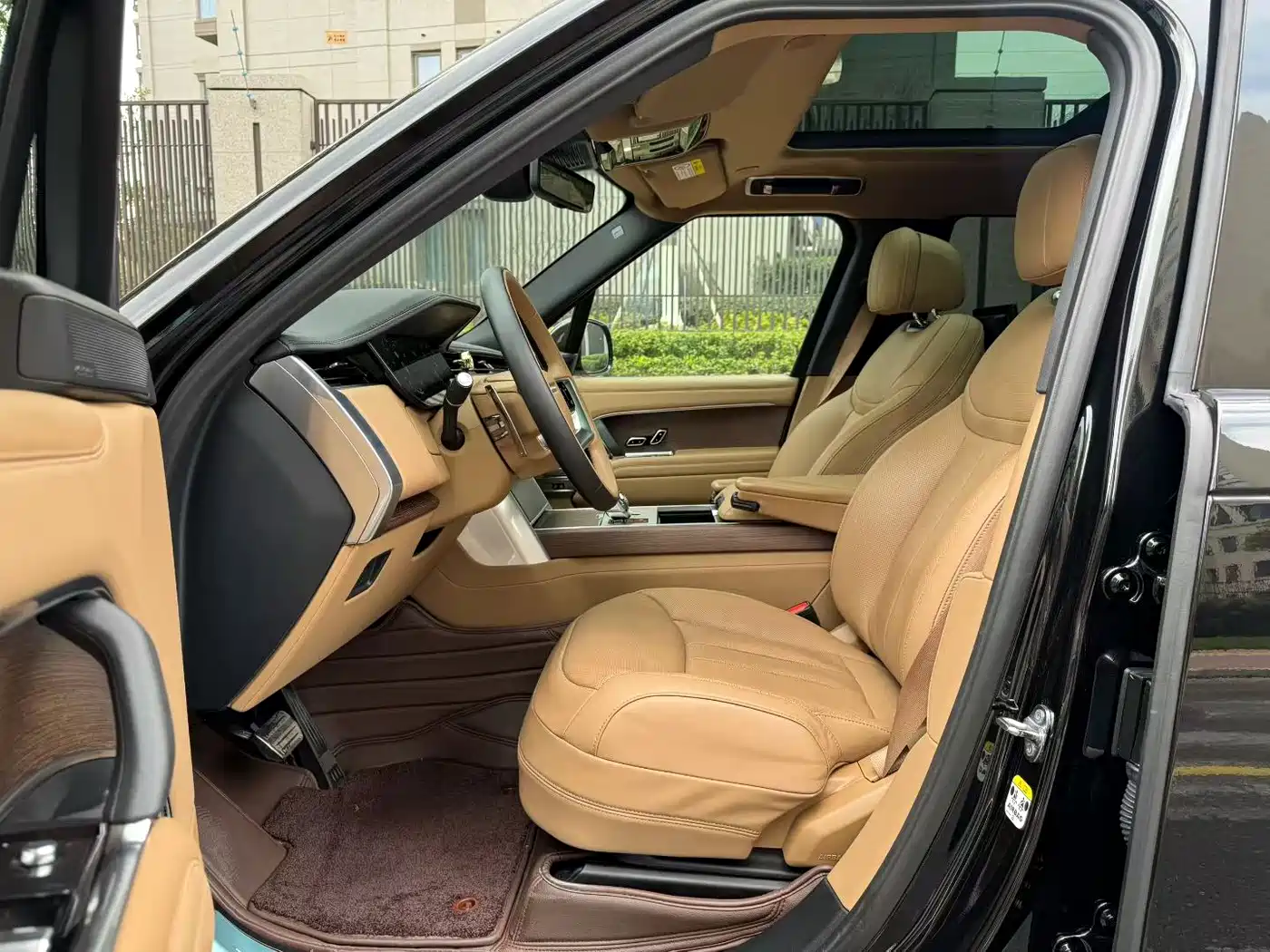 Land Rover Range Rover 2024 3.0 L6 400PS Genesis Extended фото 9