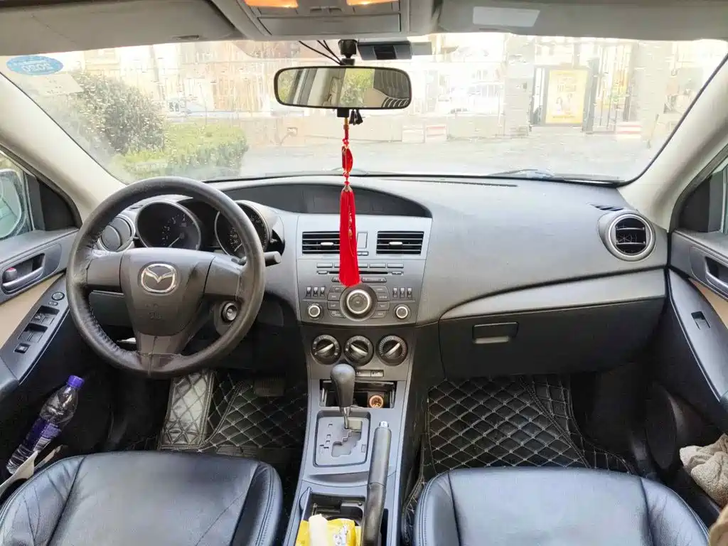Mazda Mazda3 Axela 2013 2011 Sedan 1.6L Automatic Comfort