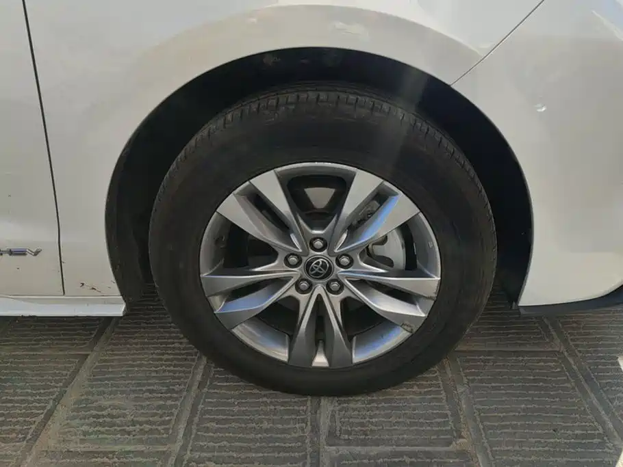 Фото 6 - Toyota Sienna