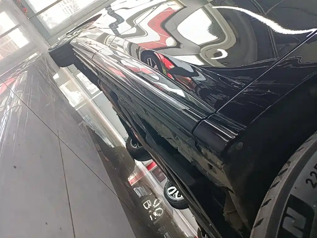 Hongqi HQ9 2023 2.0T Smart Connect Flag Enjoy Edition фото 21