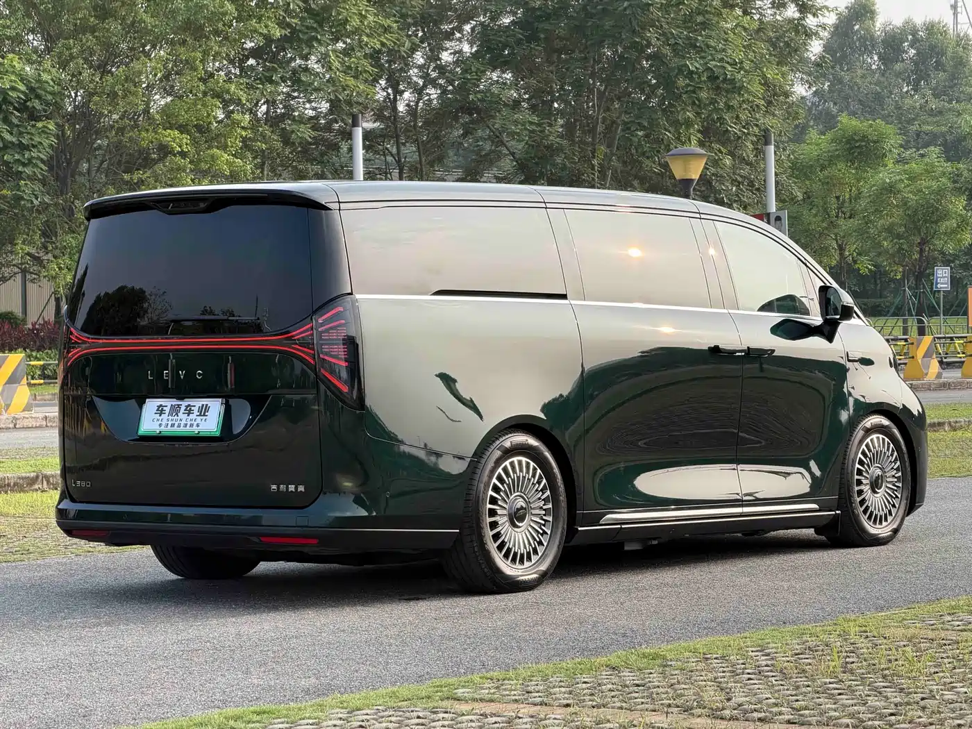 Geely Galaxy Yizhen L380 2025 Model 805km Flagship Edition AWD фото 8