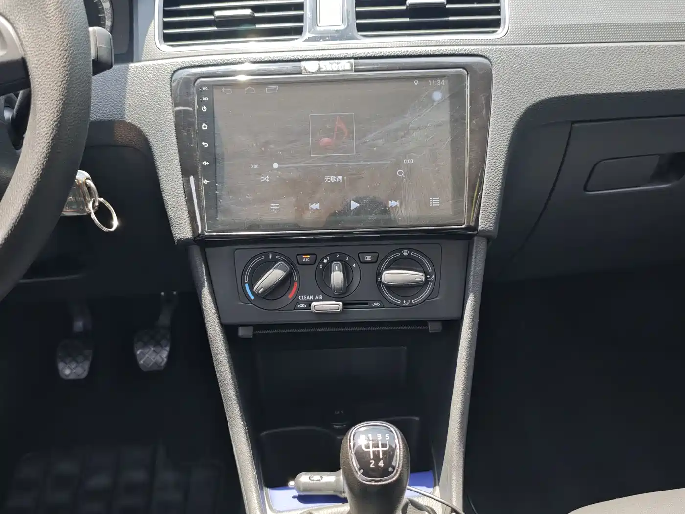 Škoda Rapid 2018 1.6L Manual Standard Edition фото 12