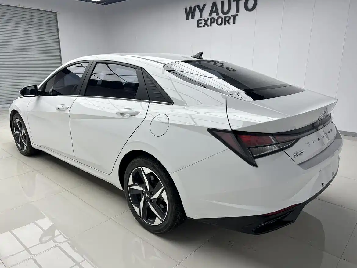 Hyundai Elantra 2021 1.5L CVT GLX Elite Edition фото 3