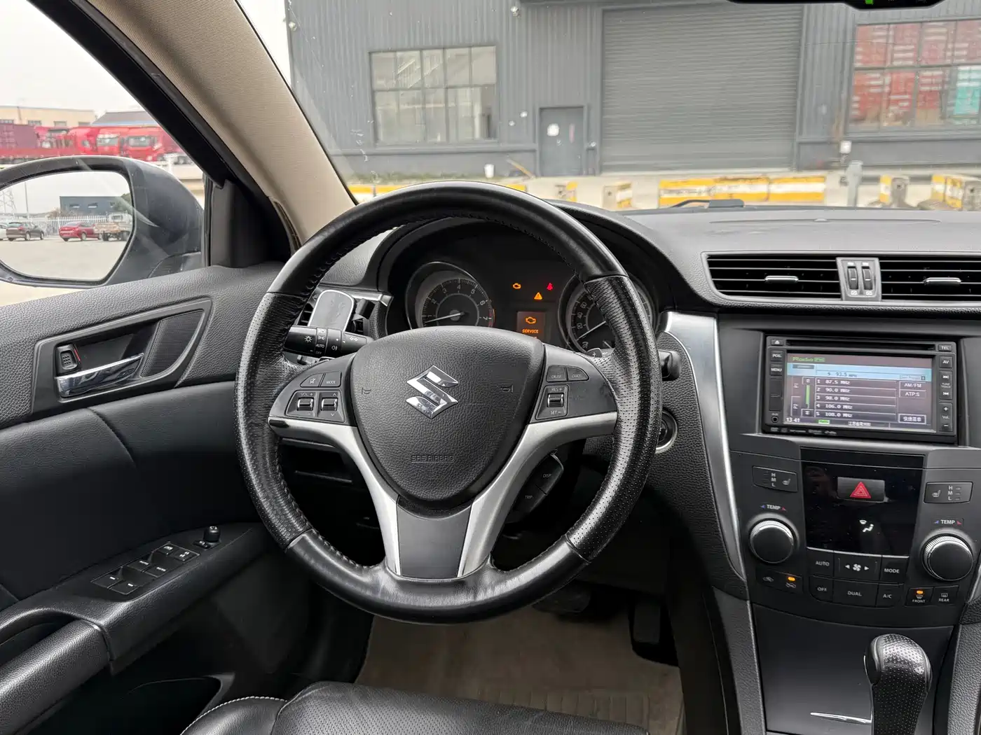 Suzuki Kizashi 2010 2.4L 4WD Sport Navigation фото 12