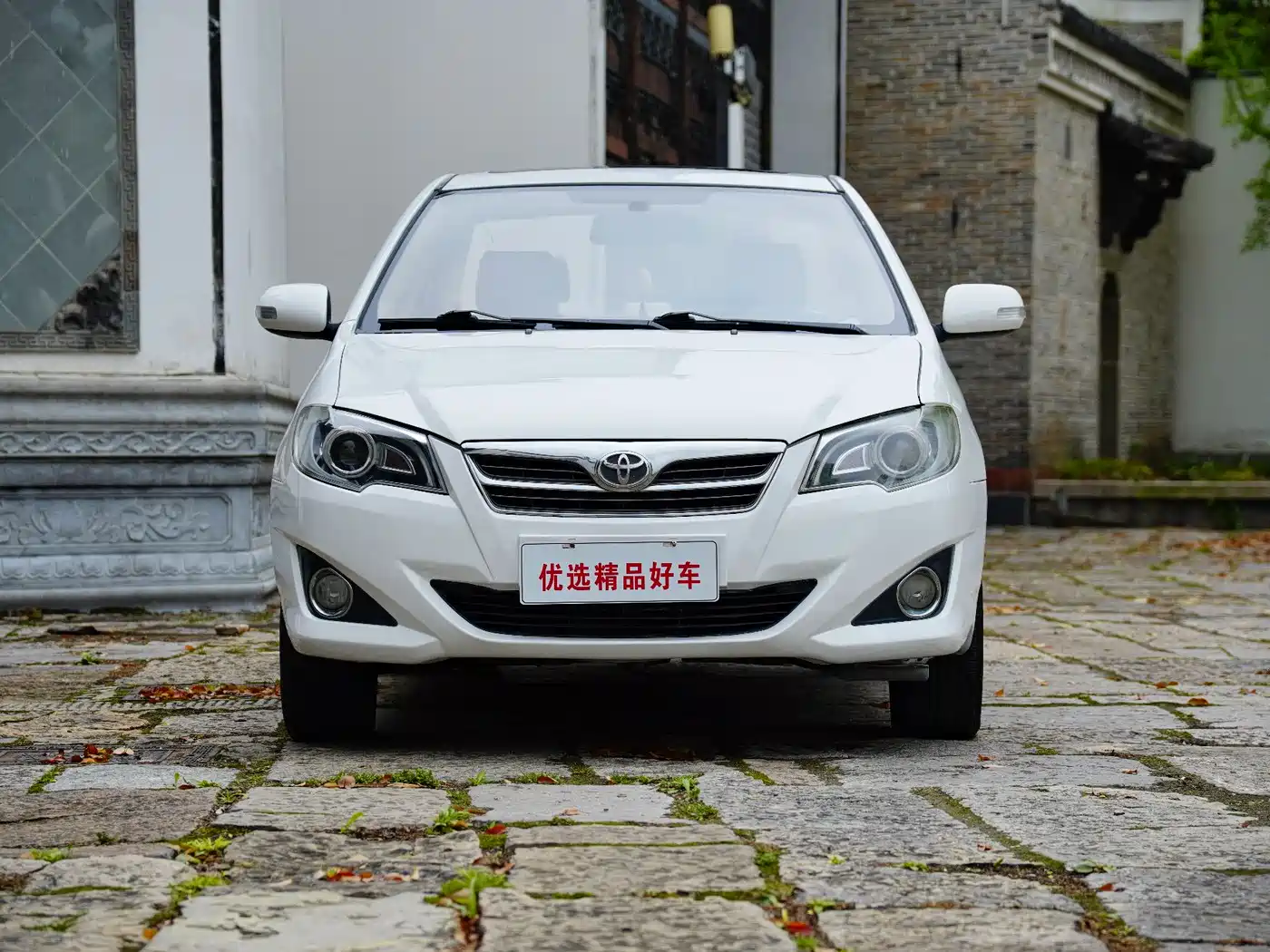 Toyota Corolla 2013 1.6L Automatic Luxury фото 2
