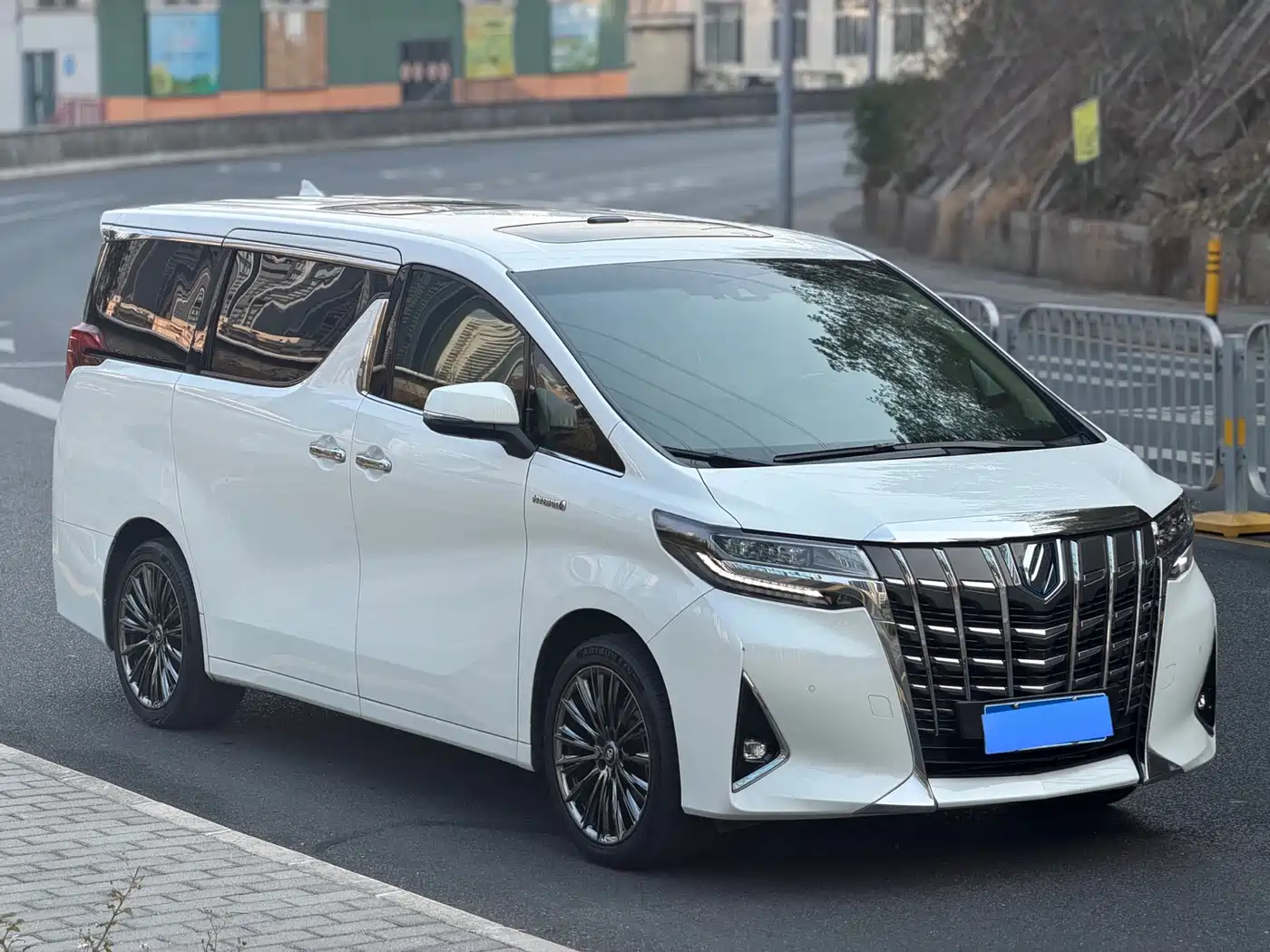 Toyota Alphard 2021 Hybrid 2.5L Premium фото 3