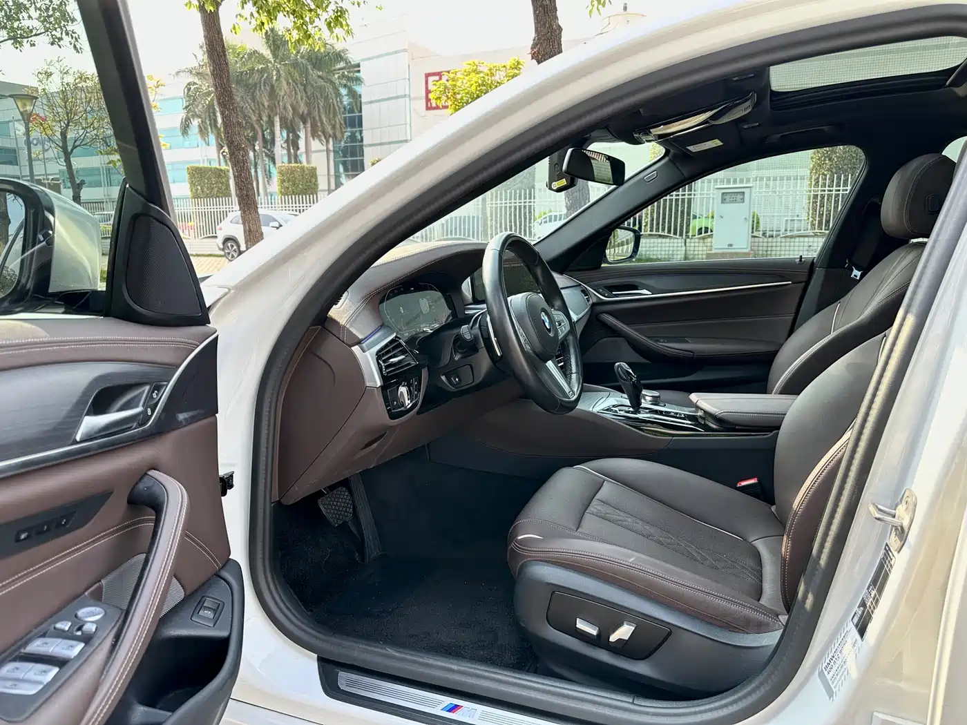 BMW 5 Series 2023 530Li Leading M Sport Package фото 4