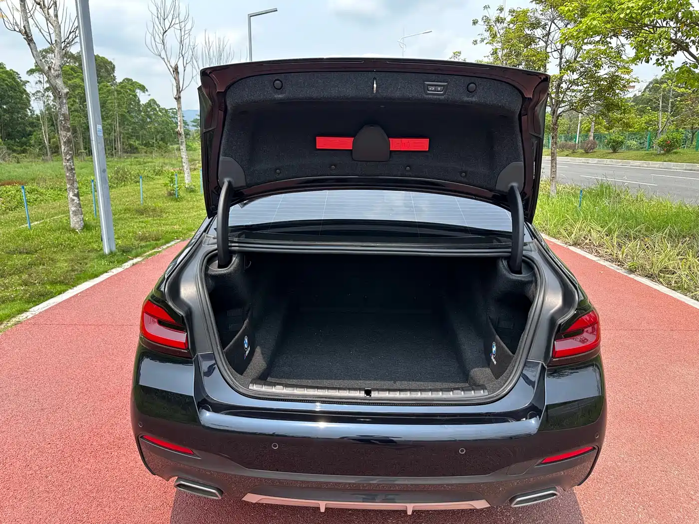 BMW 5 Series 2023 530Li Leading M Sport Package фото 7