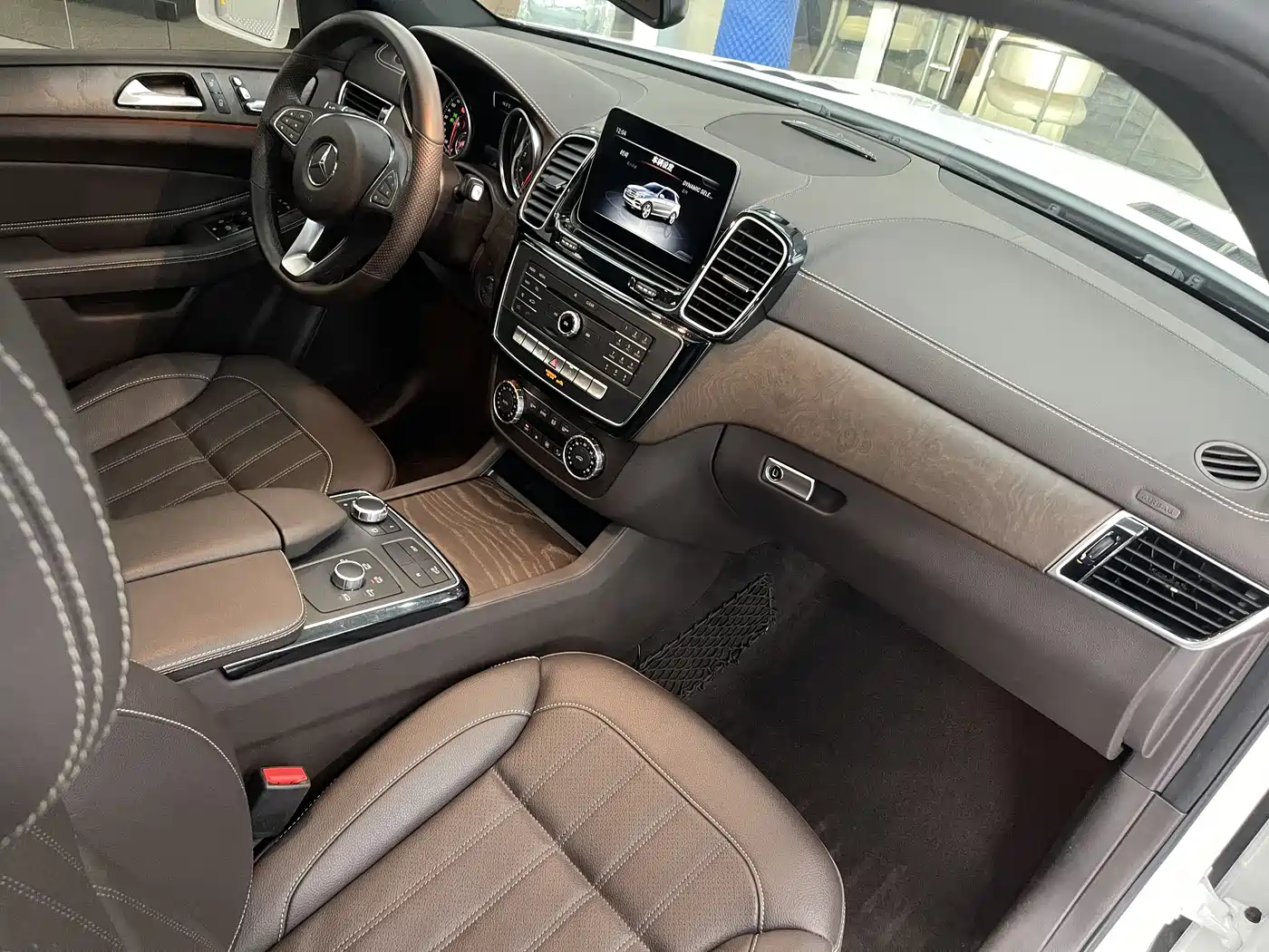 Mercedes-Benz GLE 2018 GLE 400 4MATIC Ultimate Edition фото 10