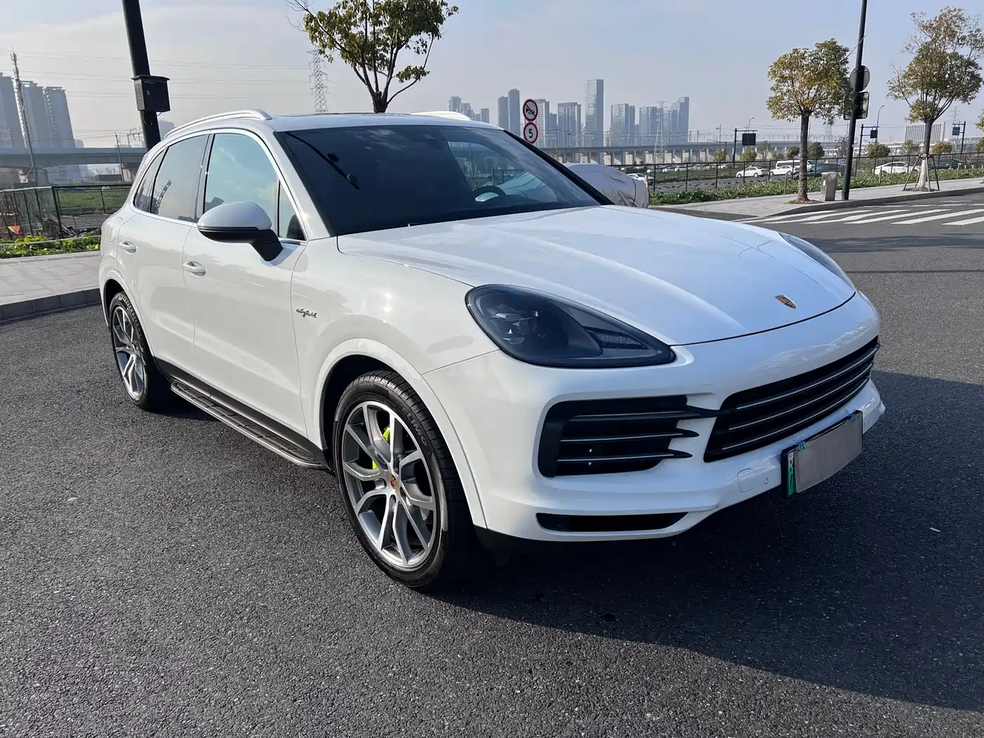 Porsche Cayenne New Energy 2022 Cayenne E-Hybrid 2.0T Platinum Edition фото 3