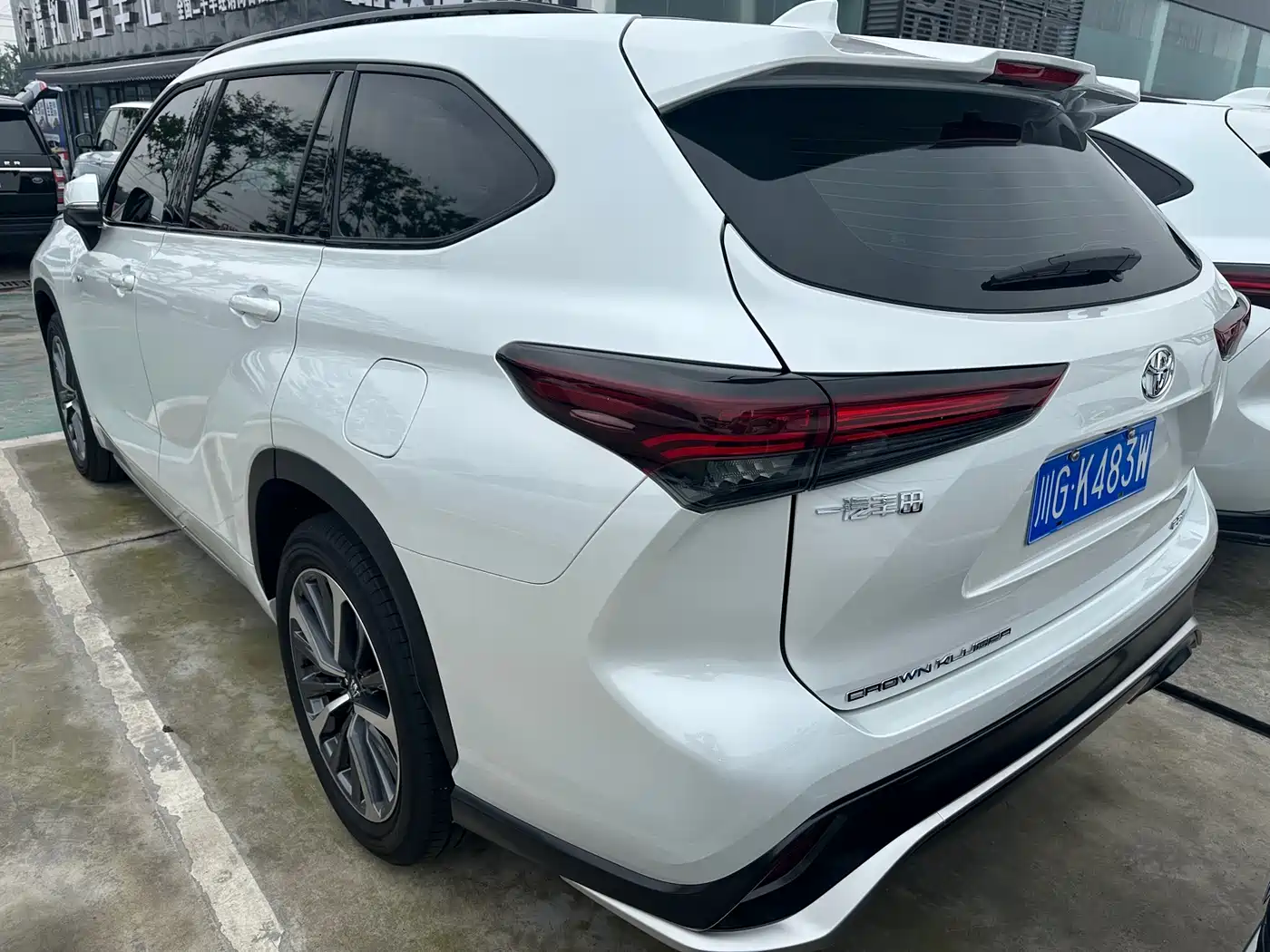 Toyota Crown Kluger 2024 2.5L HEV 4WD Luxury Edition фото 16