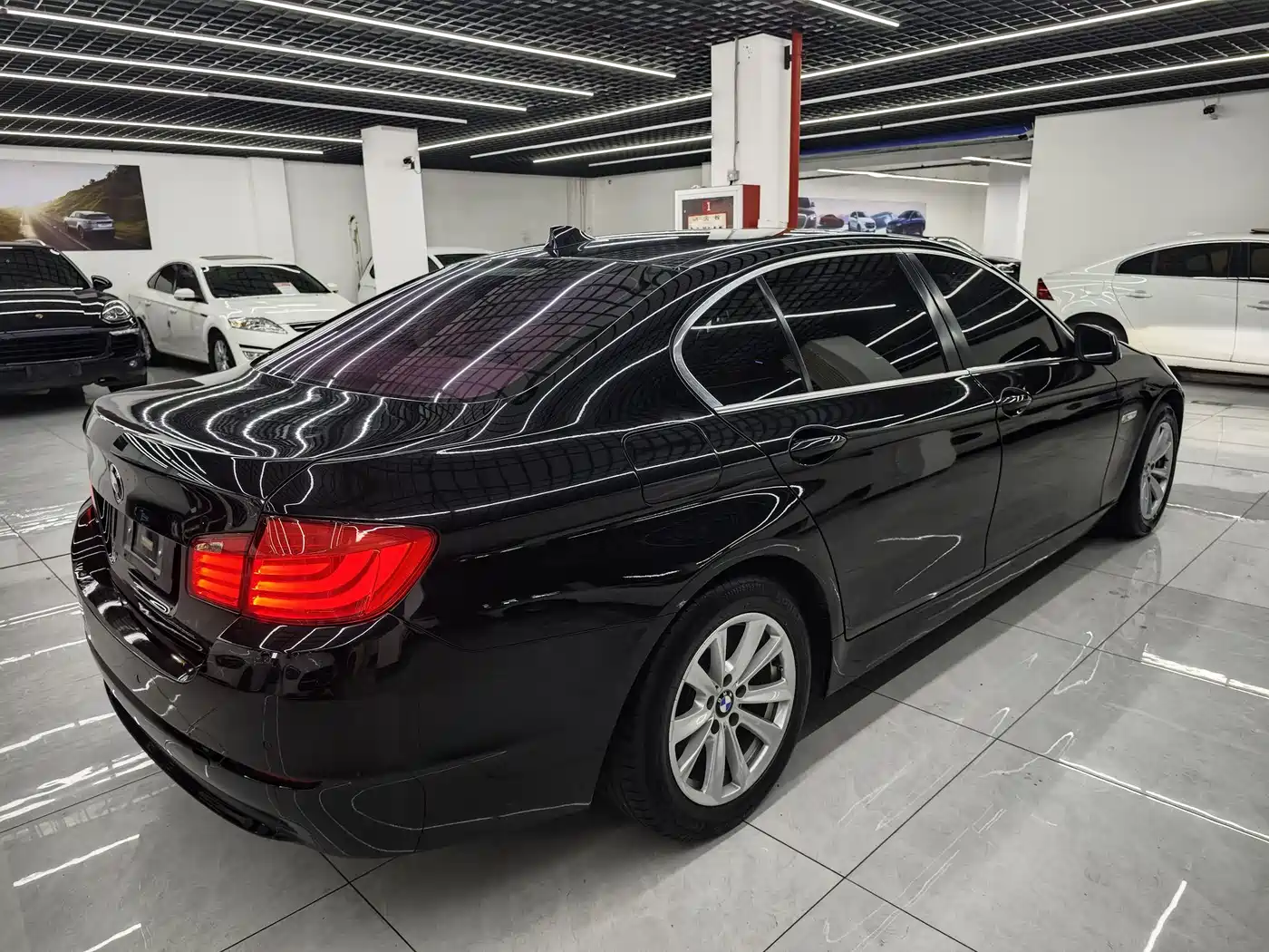 BMW 5 Series 2012 523Li Luxury фото 5