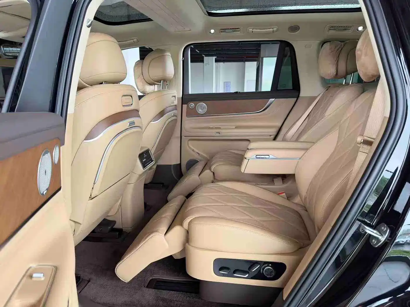 AITO Wenjie AITO M9 2025 Extended Range Ultra 52kWh 6-Seater фото 16