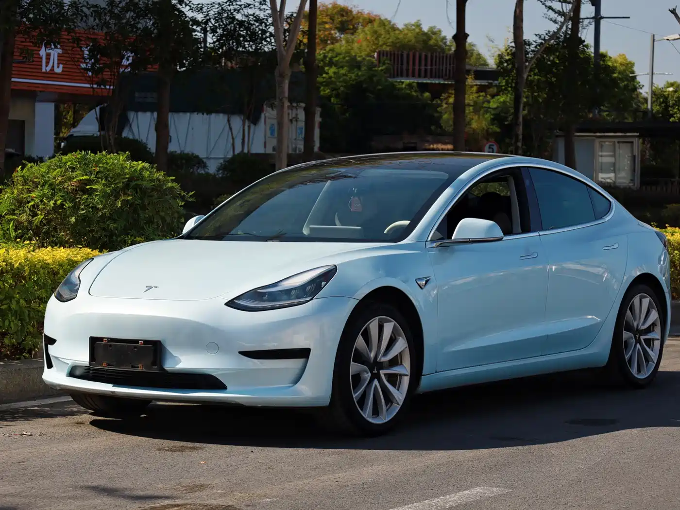 TESLA MODEL 3