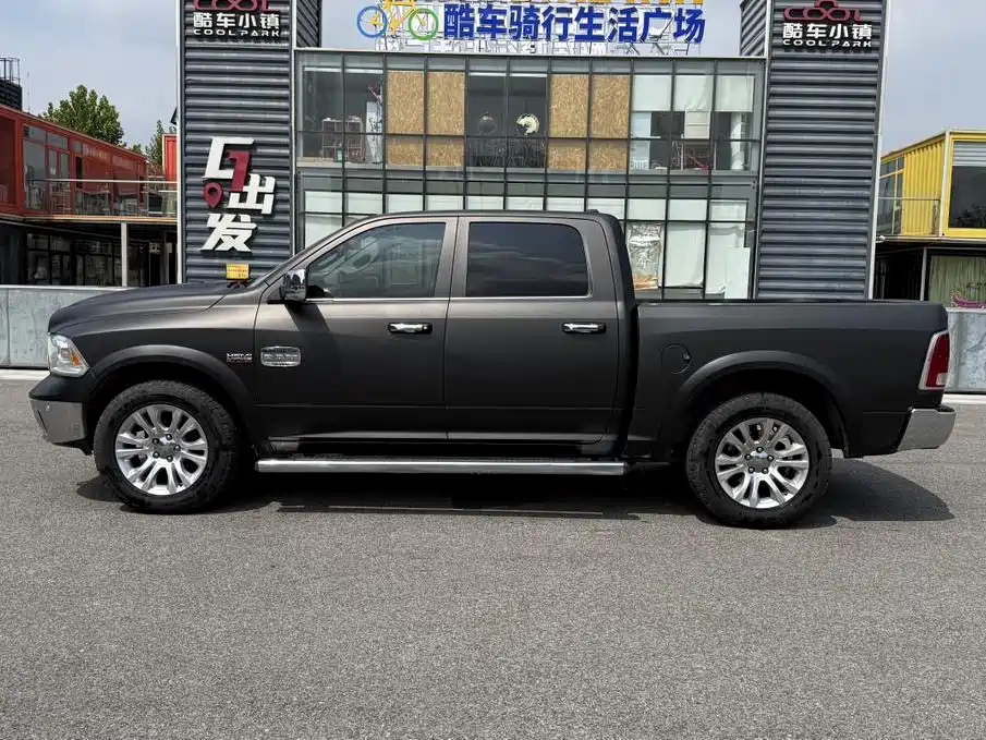 RAM Trucks 2017 2016 1500 Night Package