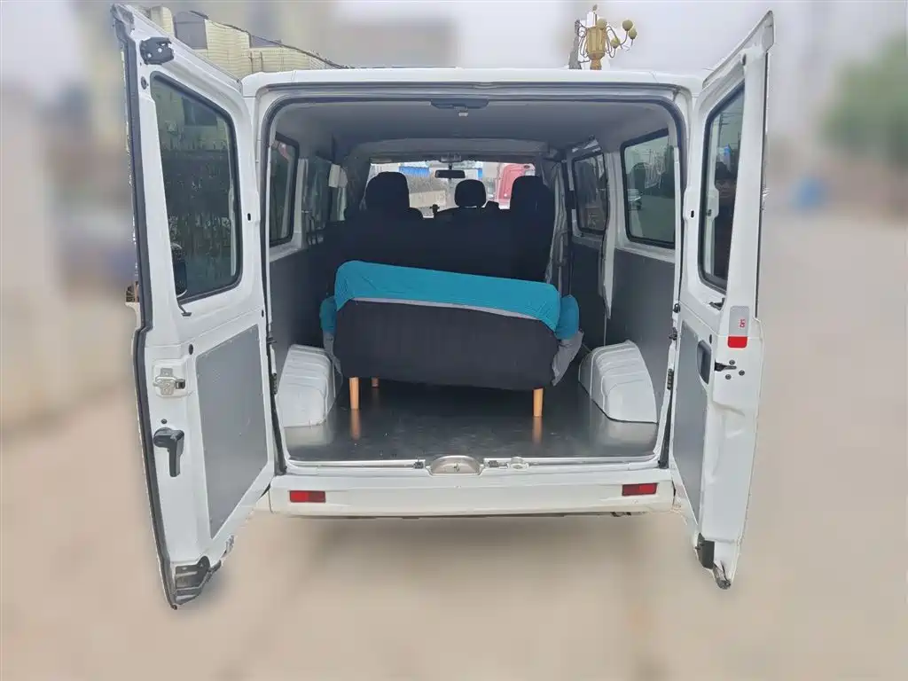 SAIC Maxus Xintu V80 2024 Aoyun Value Edition 6AMT Short Wheelbase Ultra-Low Roof 127Ps 5/6 Seats фото 10