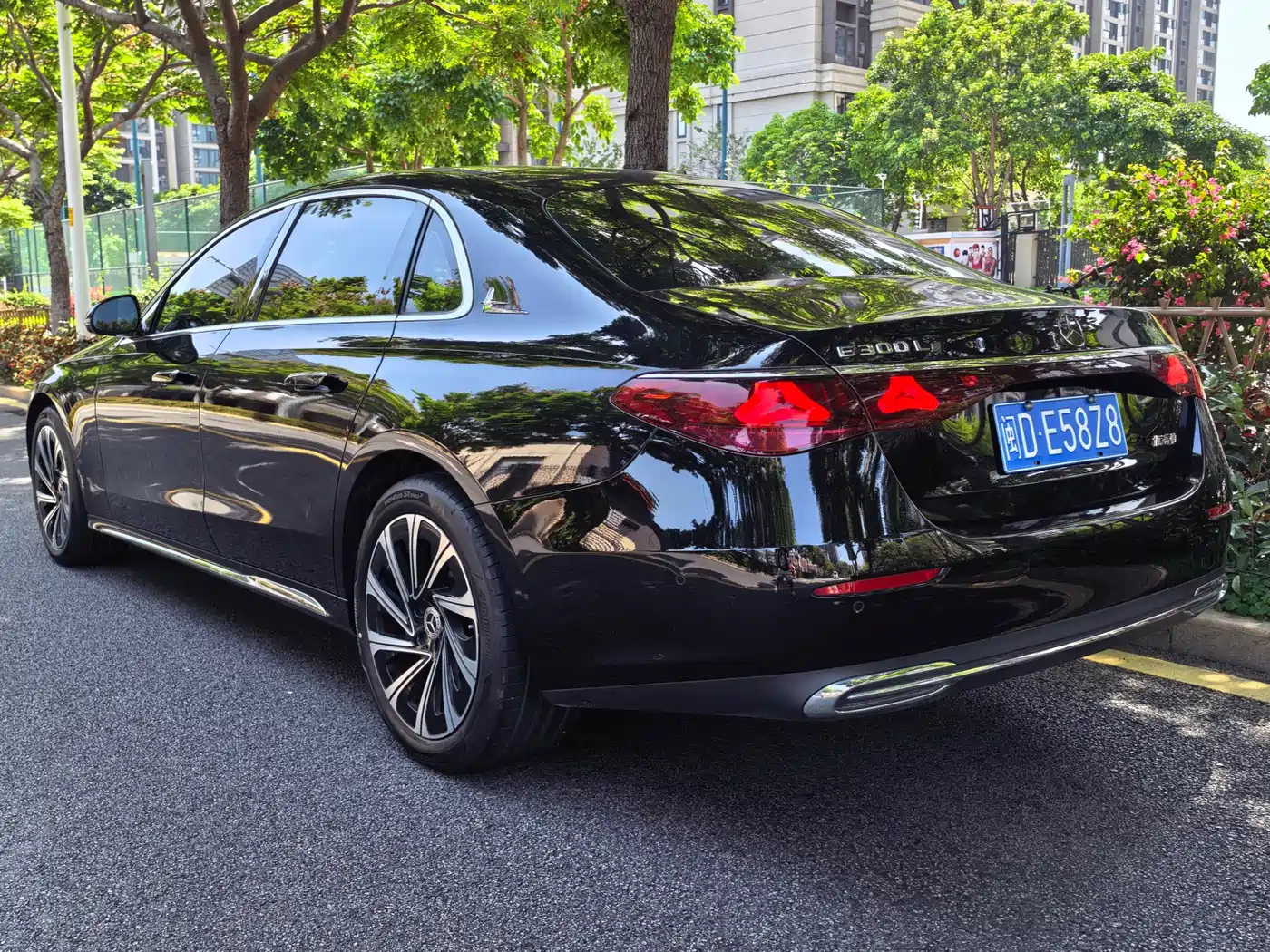 Mercedes-Benz E-Class 2024 Model E 300 L Luxury фото 3