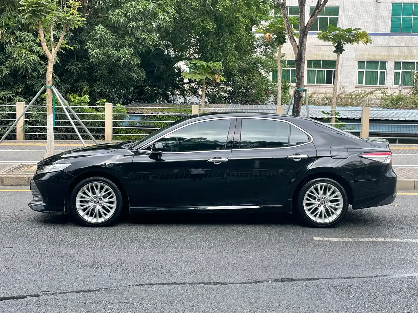 Toyota Camry 2018 2.5G Luxury Edition фото 5