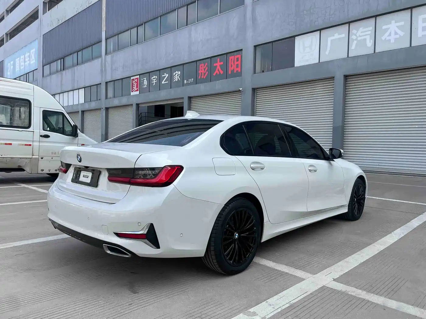 BMW 3 Series 2020 325Li Launch Edition фото 4